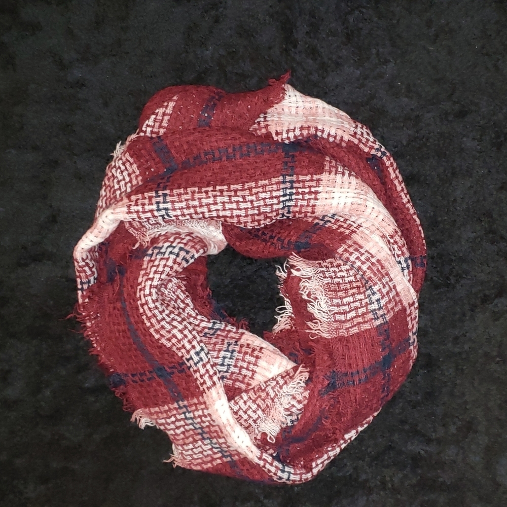 Figure 8 scarf